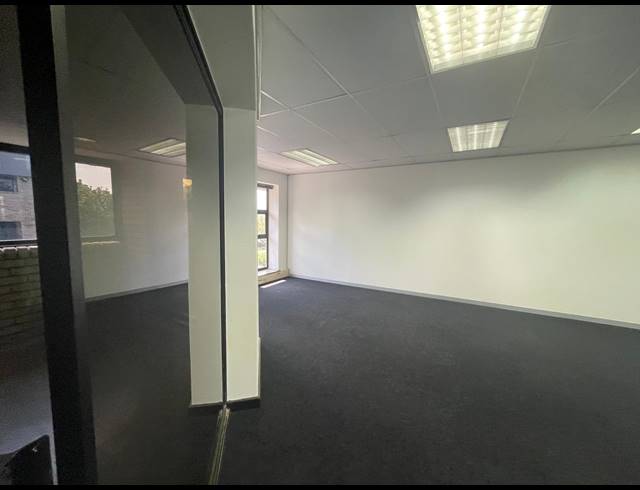 150M² OFFICE TO LET IN HURLINGHAM